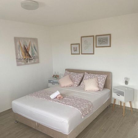 Studio Apartman Mare Trogir Exterior photo