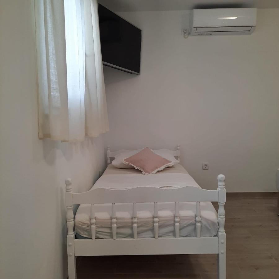 Studio Apartman Mare Trogir Exterior photo